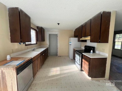 905 W Adams St, Garfield, WA 99130 - photo 6