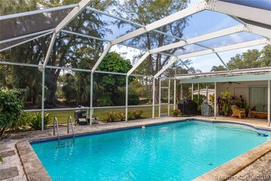 Creepy Crawler Vacuum Pool Cleaner, stays with property