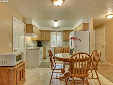 19325 SW Trelane St, Beaverton, OR 97006 - photo 6