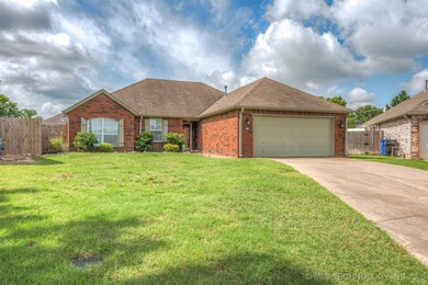 4736 S 194th East Ave, Broken Arrow, OK 74014 - photo 2