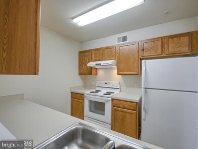 23228 Brewers Tavern Way unit 2, Clarksburg, MD 20871 - photo 5