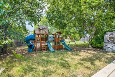 301 N Winding Oaks Dr, Wylie, TX 75098 - photo 2