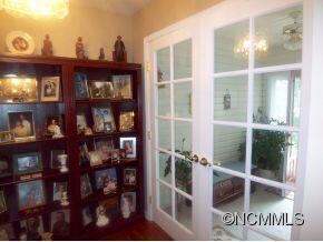 75 Chestnut Ln, Hendersonville, NC 28792 - photo 6