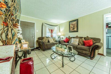 810 Cherokee Trace, Grand Prairie, TX 75051 - photo 5