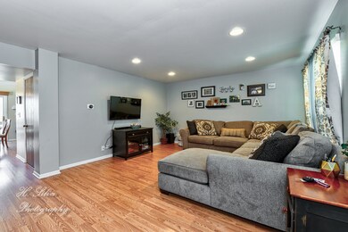 1827 Cambridge Dr, Carpentersville, IL 60110 - photo 2