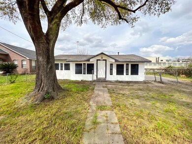 2423 Woodard St, Houston, TX 77026 - photo 3