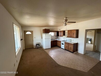 21 Rocky Hill Rd, Ash Fork, AZ 86320 - photo 4