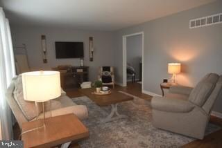 251 Wheatsheaf Ln, Langhorne, PA 19047 - photo 3