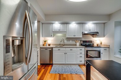 6142 Calico Pool Ln, Burke, VA 22015 - photo 4