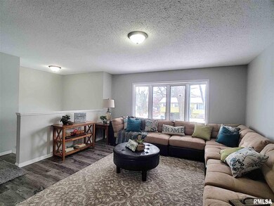 4706 Scott St, Davenport, IA 52806 - photo 2