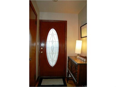 Entry/Foyer.