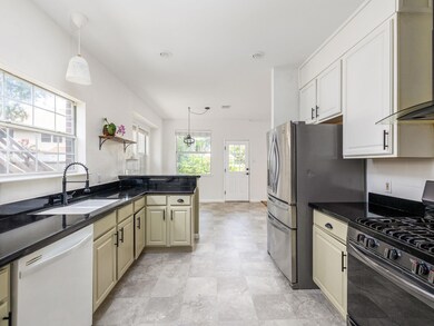 Kitchen with appliances with stainless steel fini