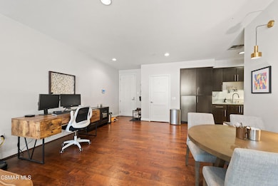 10878 Bloomfield St unit 107, Toluca Lake, CA 91602 - photo 3