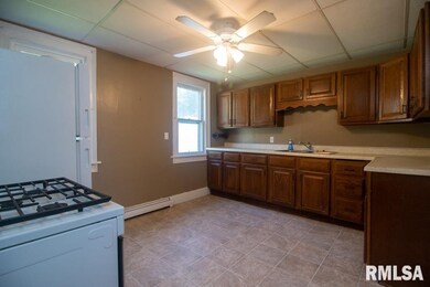 304 E High St, Davenport, IA 52803 - photo 6