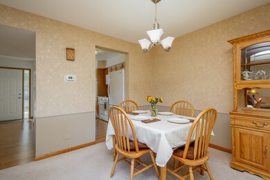 1609 Estate Cir, Naperville, IL 60565 - photo 5