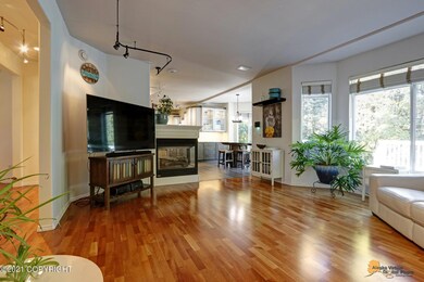 Natural Light Everywhere!