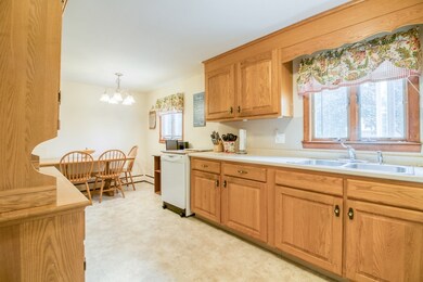 44 Edbert Dr, Holyoke, MA 01040 - photo 4