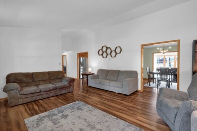 7-web-or-mls-385-spring-valley-dr