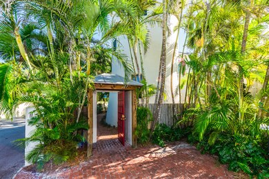 3 Casa Roma Ln Entry Gate