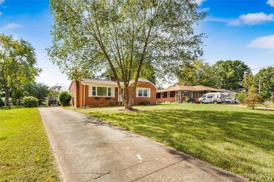 645 Holland Dr, Statesville, NC 28677 - photo 3