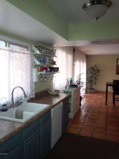 (03) Kitchen