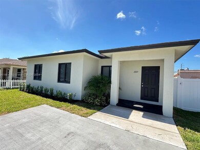 2207 Simms St, Hollywood, FL 33020 - photo 4
