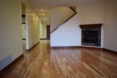 GAS FIREPLACE, HARDWOOD FLOORS, LIVING ROOM