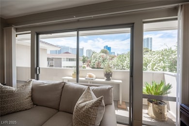 Living area featuring a city view