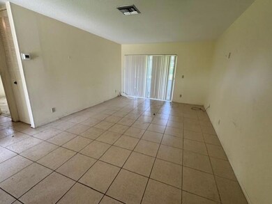 2590 Barkley Dr E unit J, West Palm Beach, FL 33415 - photo 3