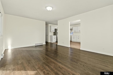 2554 5th Ave, Council Bluffs, IA 51501 - photo 4