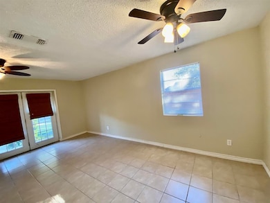 6801 Camden Ln, Groves, TX 77619 - photo 3