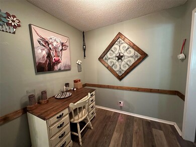 Sitting area in kitchen. Can be a dining space too