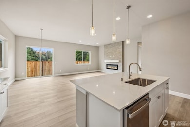 749 S Davis St unit 104, Buckley, WA 98321 - photo 4