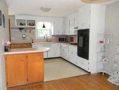 2 Rugby Rd, Nashua, NH 03063 - photo 5