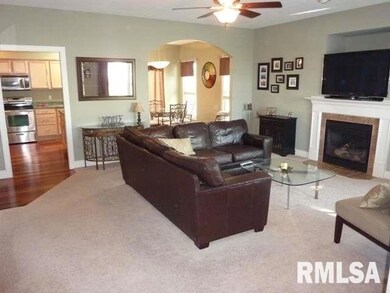 1555 W 68th St, Davenport, IA 52806 - photo 5