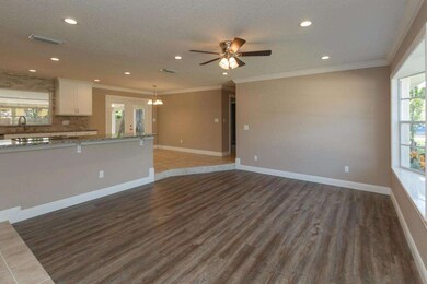 004_Family Room (2)