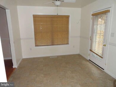 218 Oakridge Dr, Harpers Ferry, WV 25425 - photo 4