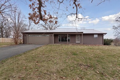 405 Oak Ridge Dr, Cedarville, IL 61013 - photo 3