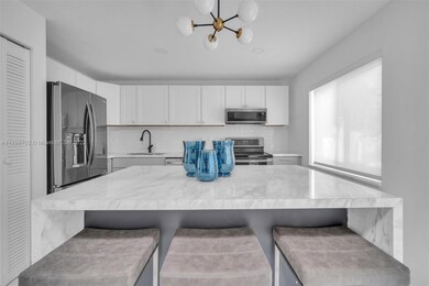 551 Abingdon Way, Davie, FL 33325 - photo 3