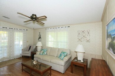 2 614 Papaya - Living Room - V1jpg