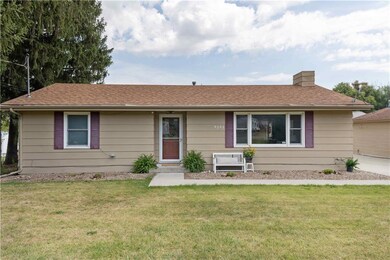 4365 NE 32nd Ct, Des Moines, IA 50317 - photo 2