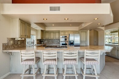 Updated Kitchen w/Gas Cooktop