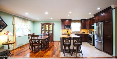 3 Dutchess Ct, Saratoga Springs, NY 12866 - photo 4