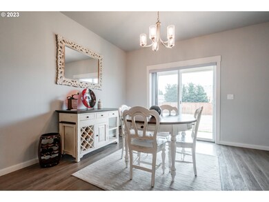 2134 NE Evergreen Ave, Albany, OR 97321 - photo 4