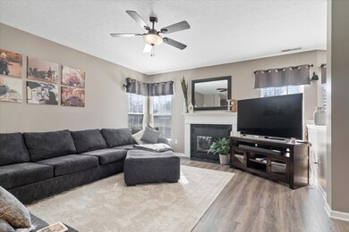 12296 Carriage Stone Dr, Fishers, IN 46037 - photo 5