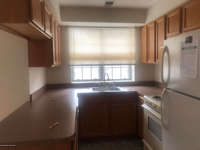 65 Elmwood Park Dr unit 19, Staten Island, NY 10314 - photo 3