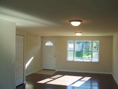 105 Ensenada Dr, Carpentersville, IL 60110 - photo 2