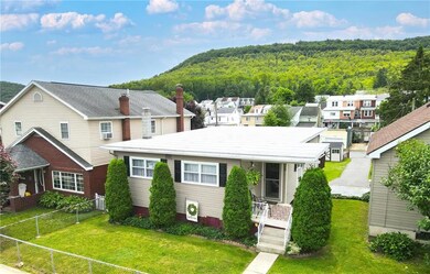 328 W Spruce St, Tamaqua, PA 18252 - photo 4