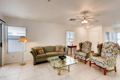 8875 E Arizona Park Pl-large-007-20-Livi