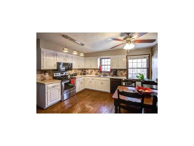 5425 Goddard St, Shawnee, KS 66203 - photo 2